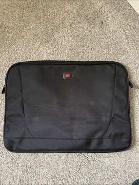 SwissGear laptop / tablet sleeve Black padded soft velvety lining